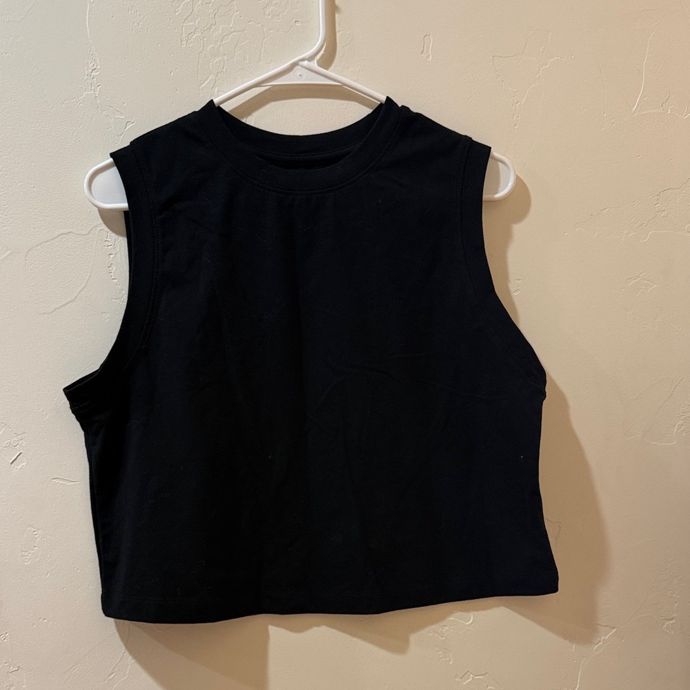 Black Sleeveless Women's Crop Top